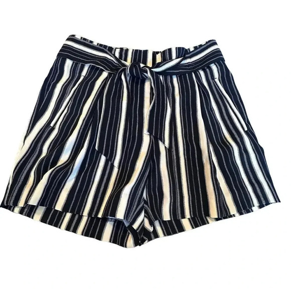 H&M women’s size 10 blue + white striped‎ belted polyester dressy shorts - Picture 2 of 8